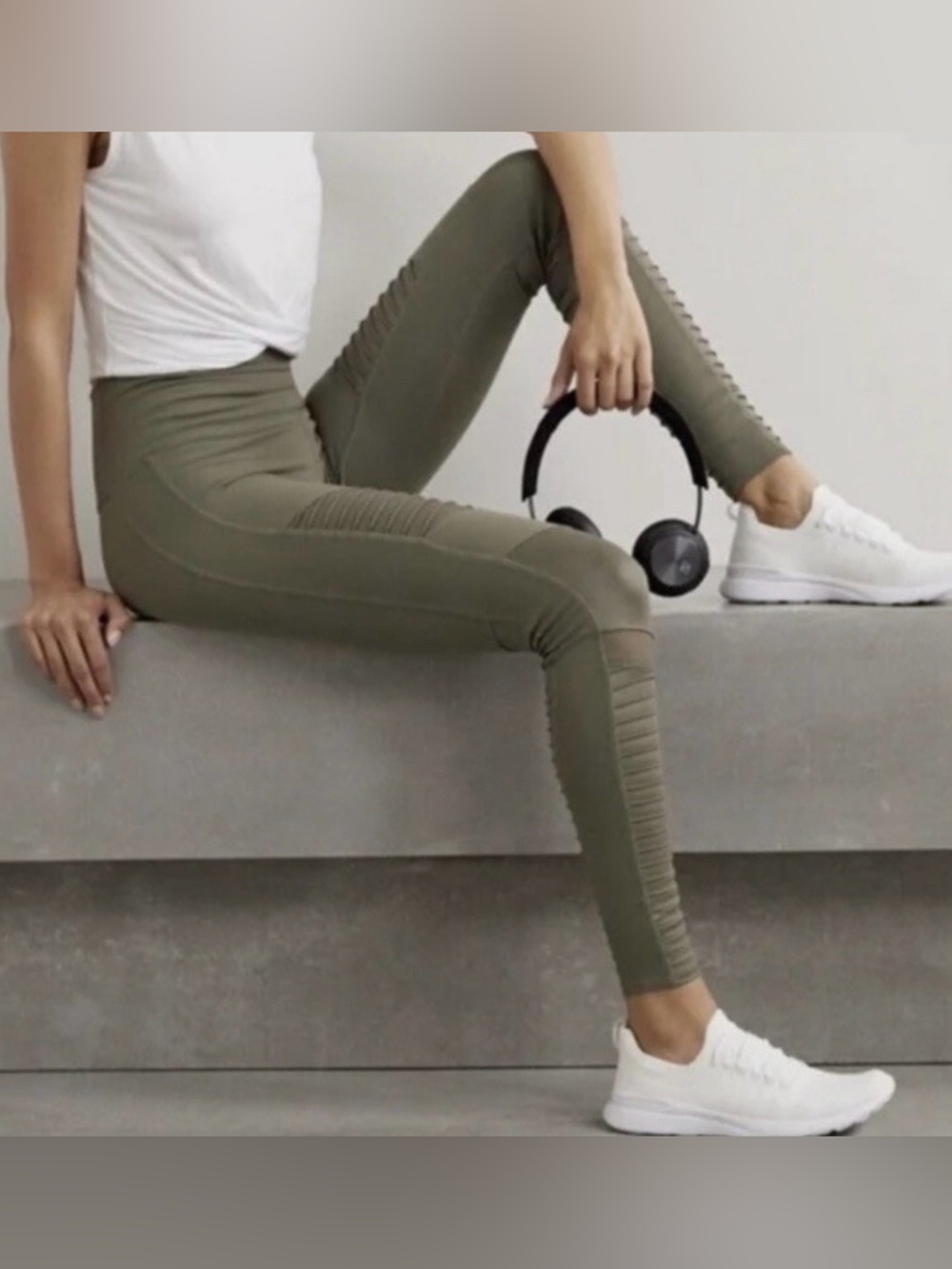 Alo Yoga High-Waist Moto Legging in Olive Green, Sz XXS
